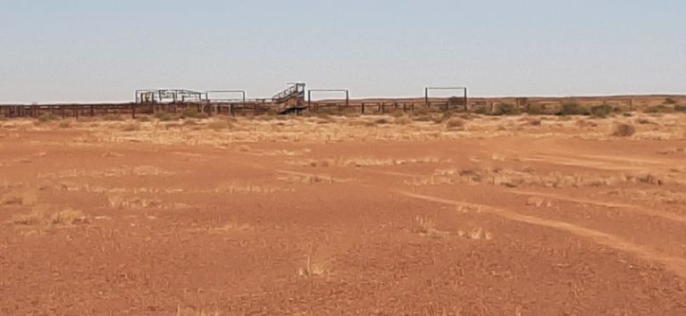 Riding out to Lake Eyre from Muloorina (2)