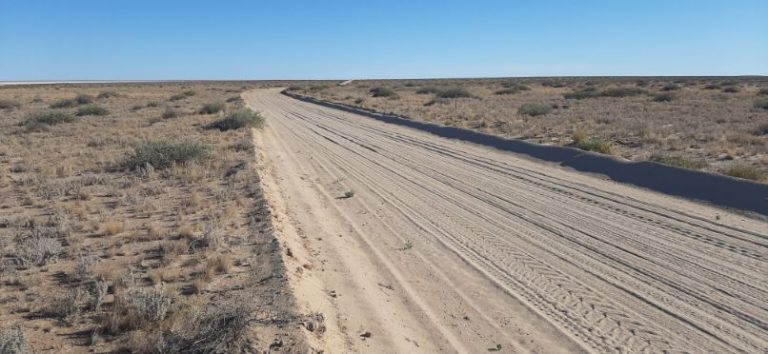 Riding out to Lake Eyre from Muloorina (20)